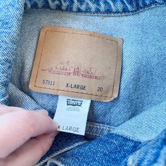 Levi's Vintage Cropped Jean Denim Jacket, Size XL - Picture 4 of 4